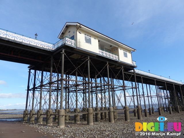 FZ033805 Penarth pier at low tide